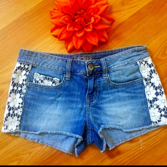 Decree Pants - Decree Lace Denim Shorts 💙
